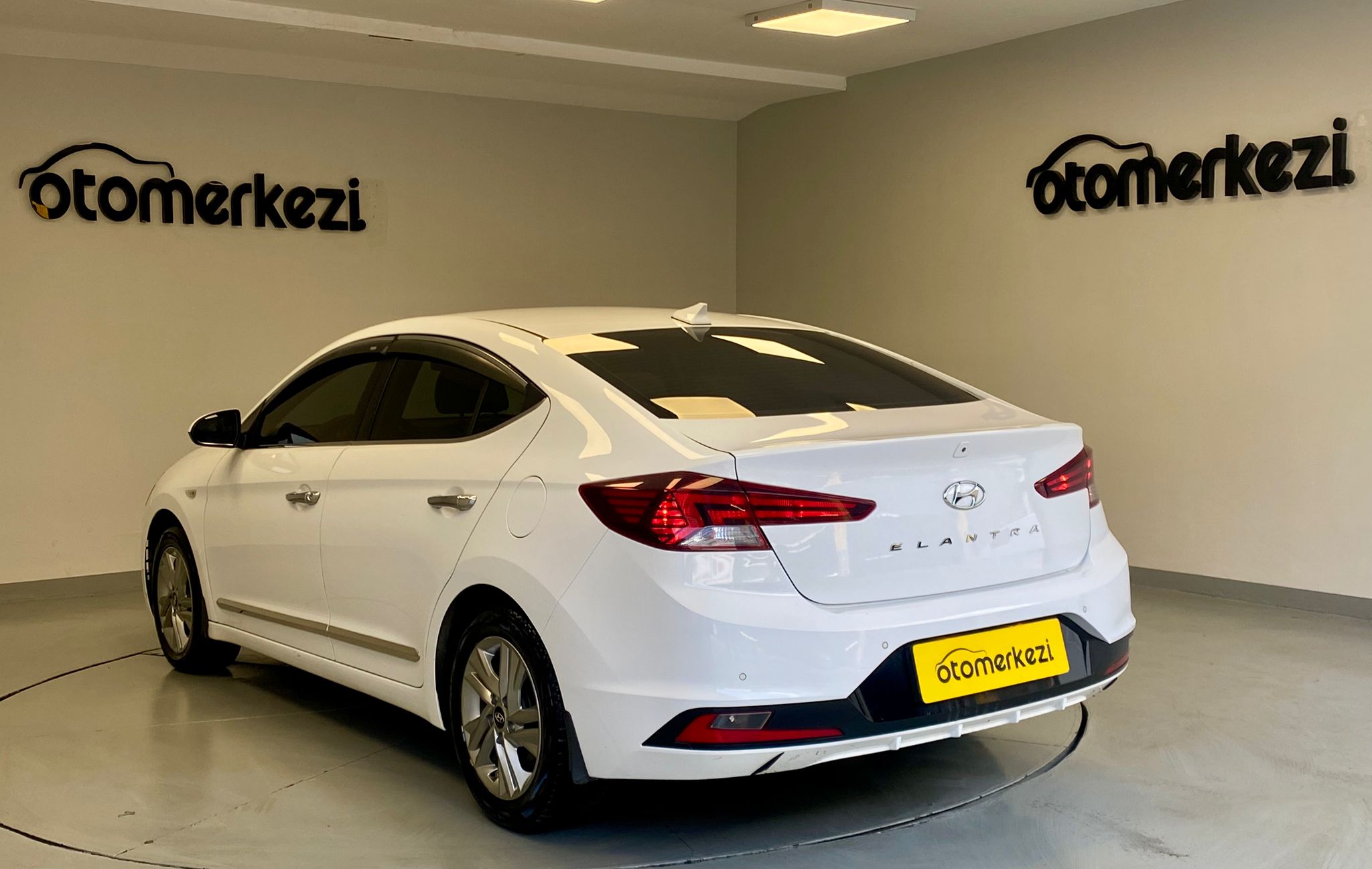 HYUNDAI ELANTRA 3